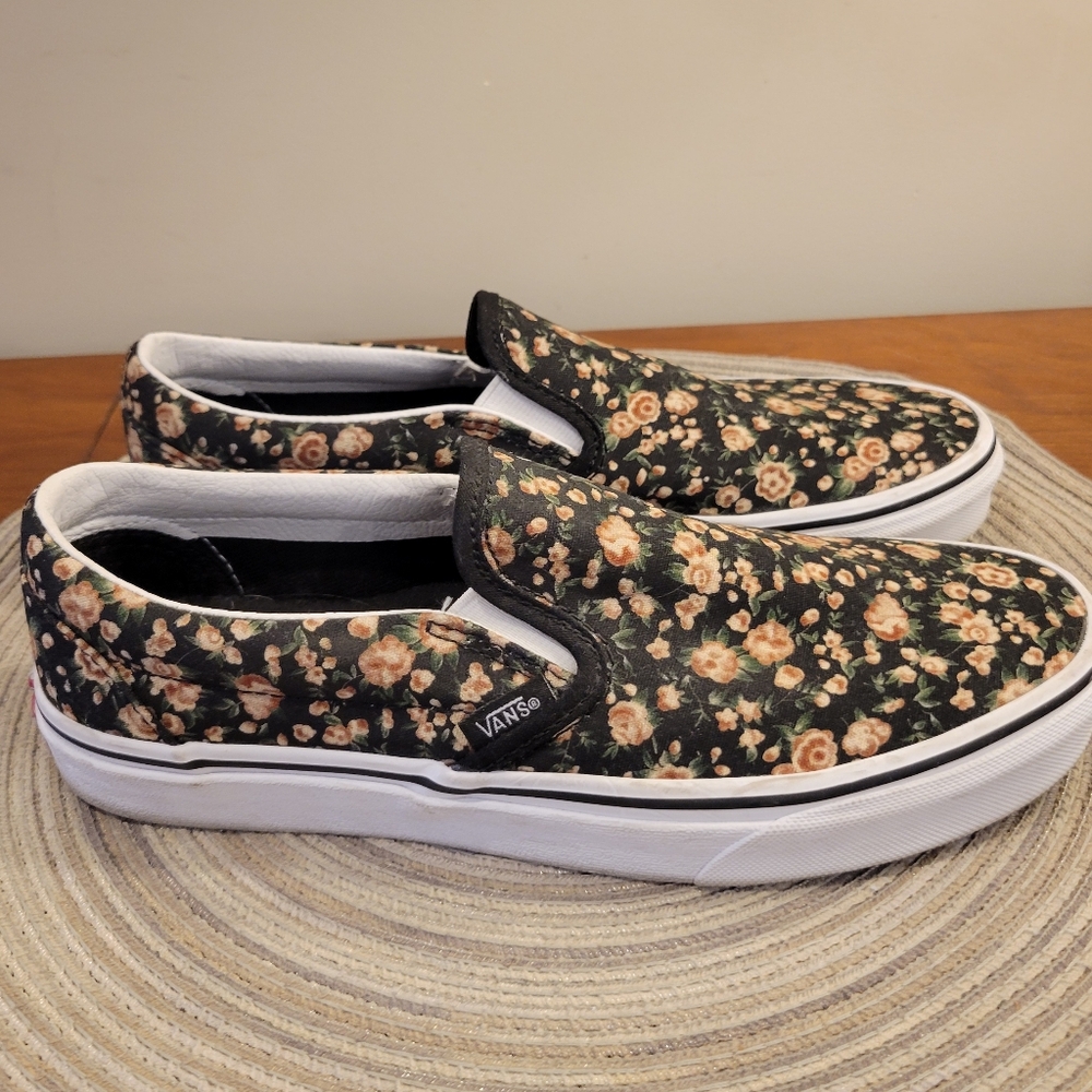 🫟EUC~VANS Black Floral Slip-On Shoes